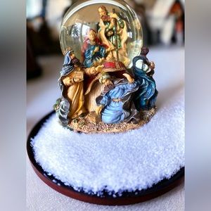 Snow globe musical HOLY FAMILY NATIVITY scene